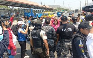 Violencia policial afuera de la Penitenciaría del Litoral
