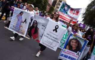 familiares de víctimas de femicidios