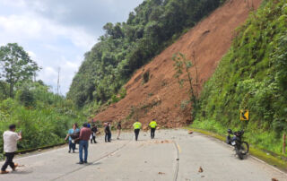 deslizamiento de tierra tras terremoto