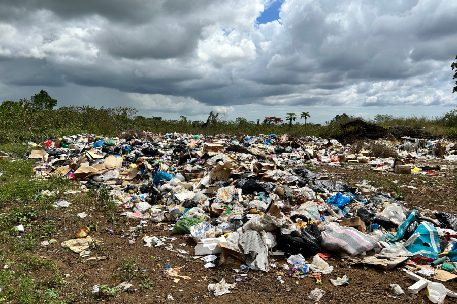 basura regada, relleno sanitario