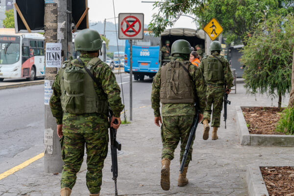 decreto 111 militares