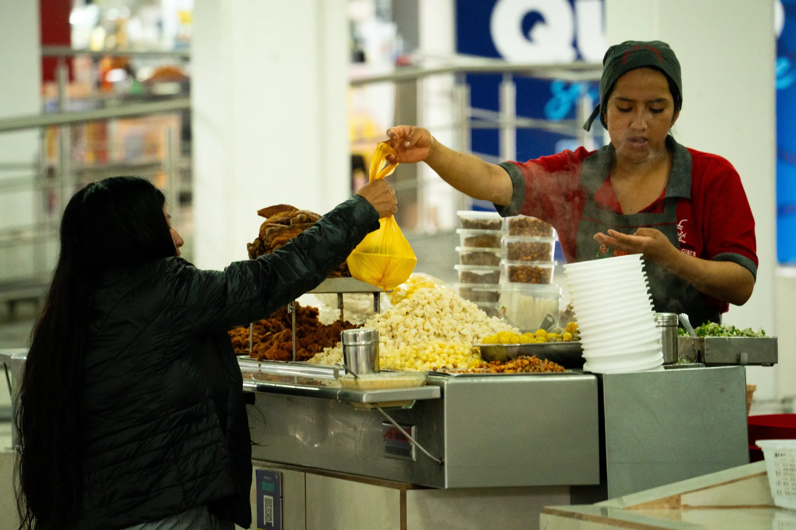 La comida callejera en Quito, la que se vende en sus mercados, cuenta siempre con la tarrina La comida callejera en Quito, la que se vende en sus mercados, cuenta siempre con la tarrina