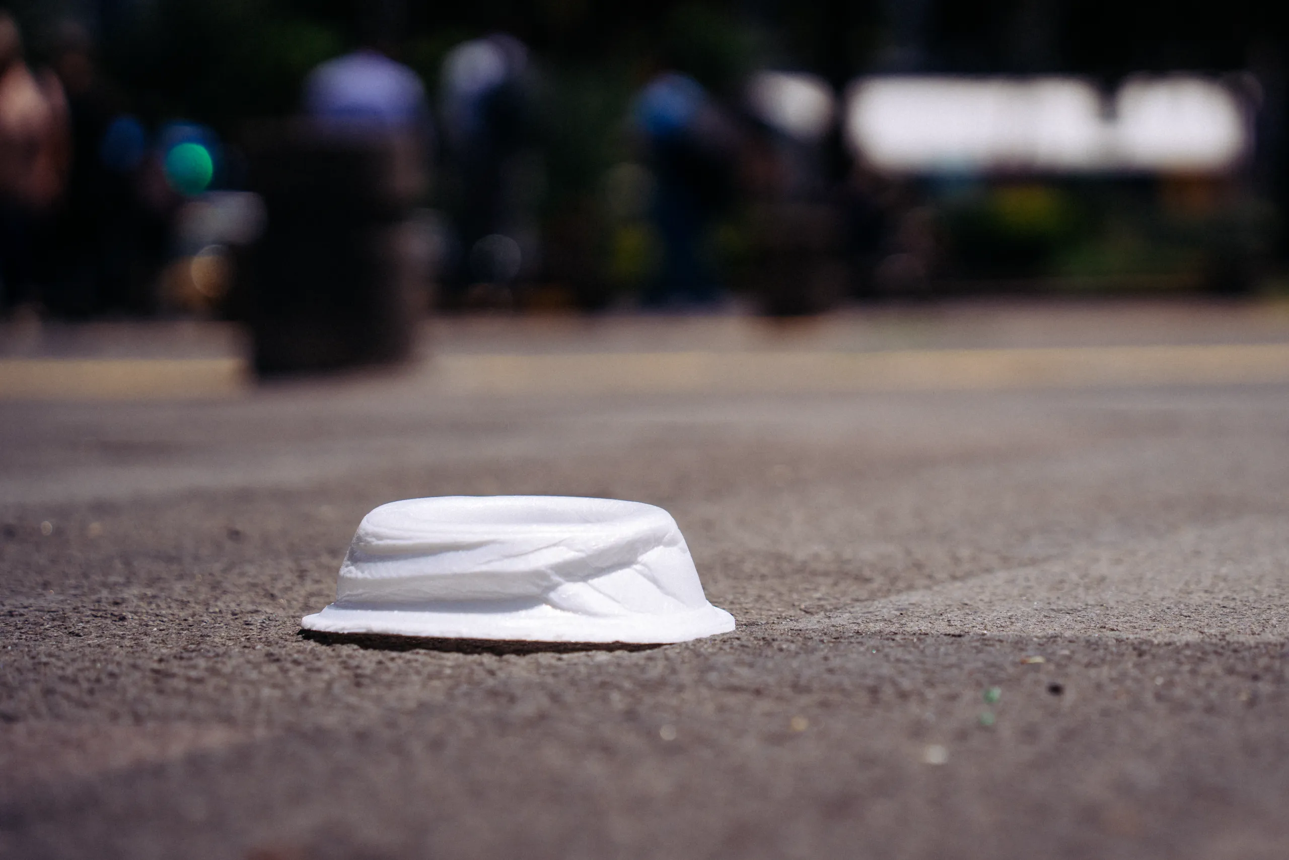 ¿Qué nos cuesta buscar un tacho de basura? (3 de 12) ¿Qué nos cuesta buscar un tacho de basura? (3 de 12)