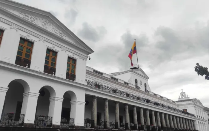 feriado del 24 de mayo de 2025