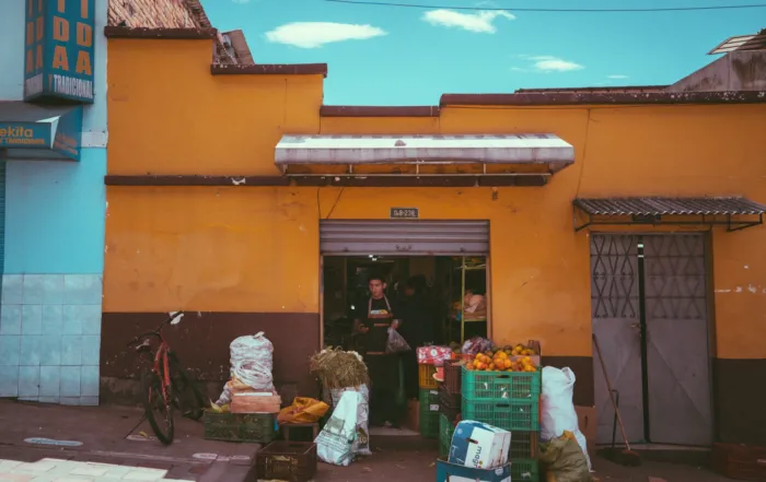 La tienda de barrio en Quito: sin frutería no hay barrio
