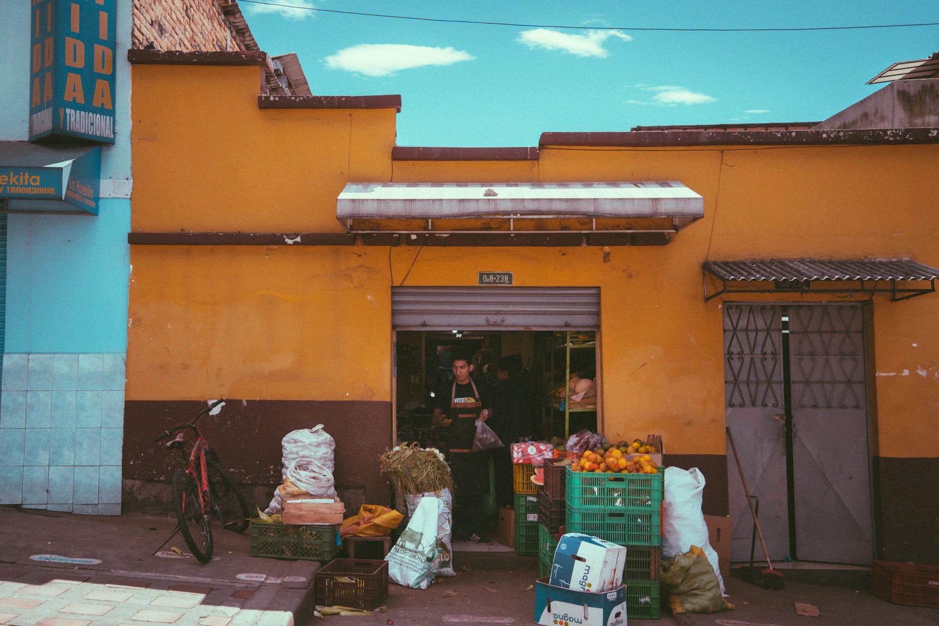 La tienda de barrio en Quito: sin frutería no hay barrio