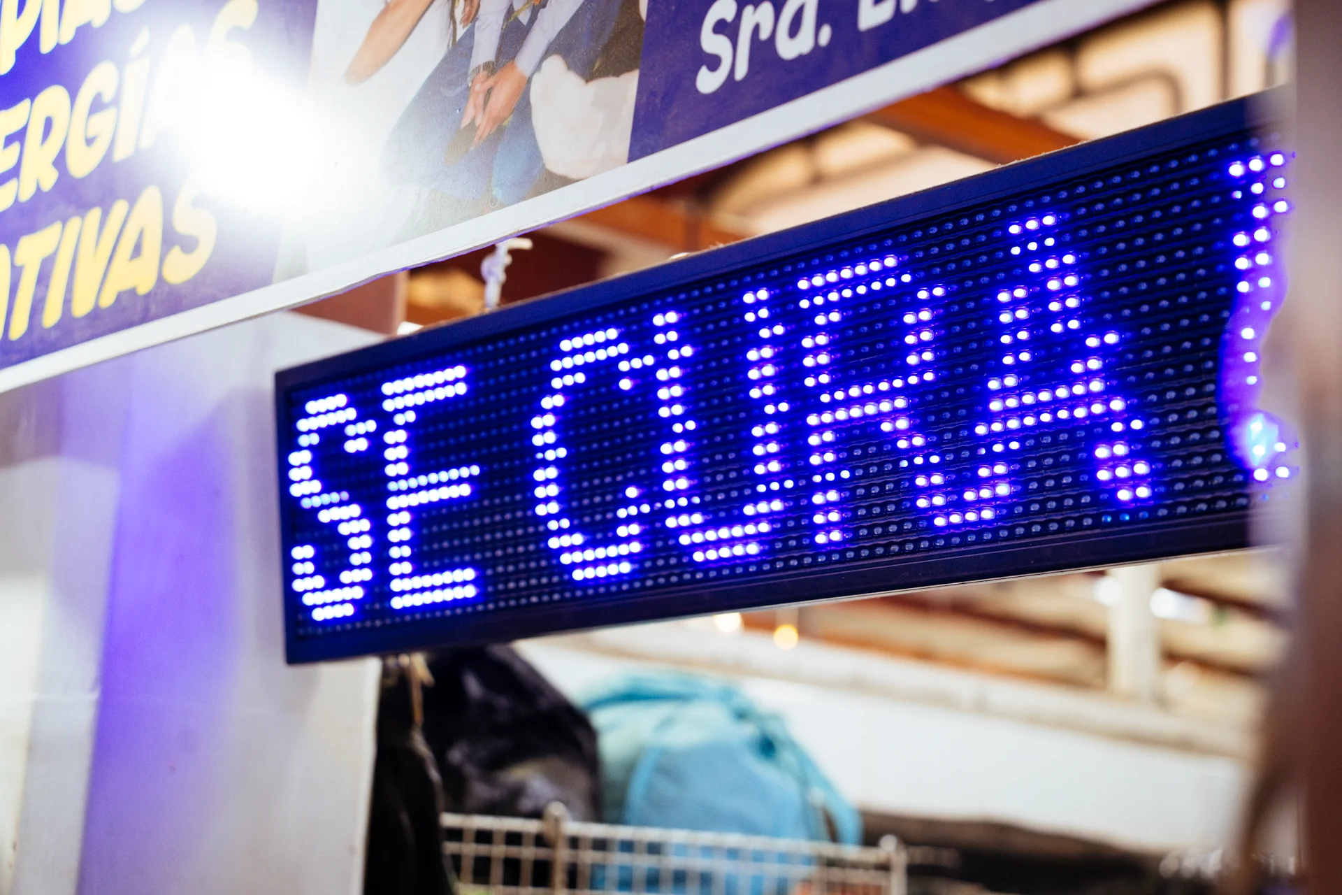 ENSAYO YERBATERAS 4 Uno de los puestos en el mercado de San Roque donde hay cosas por limpiar en el cuerpo y el espíritu