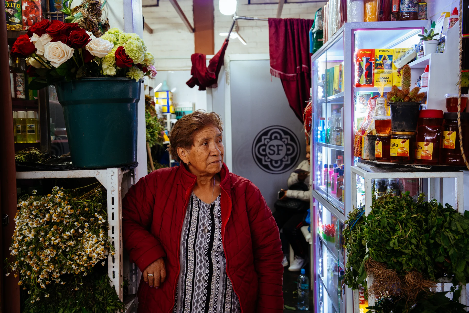 Emperatriz García, una de las hierbateras, en el mercado San Francisco, arriba de la Plaza Santa Clara Emperatriz García, una de las hierbateras, en el mercado San Francisco, arriba de la Plaza Santa Clara