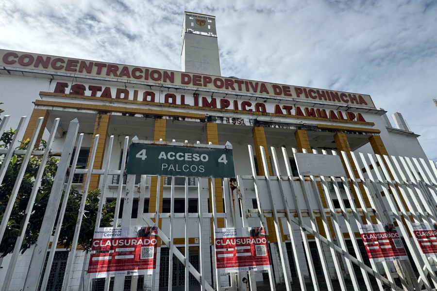 Entrada principal al Estadio Olímpico Atahualpa.