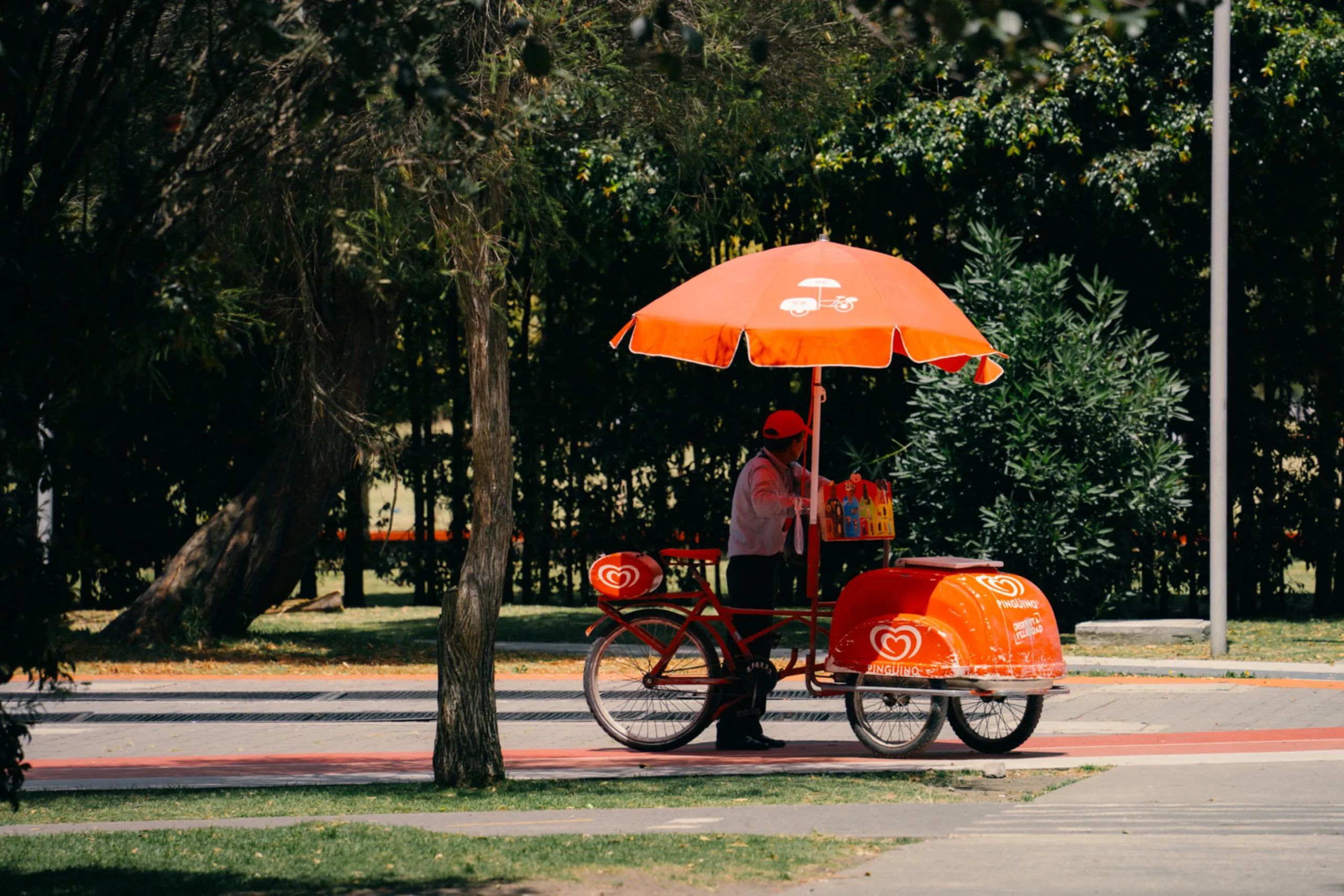 Un heladero en el parque La Carolina