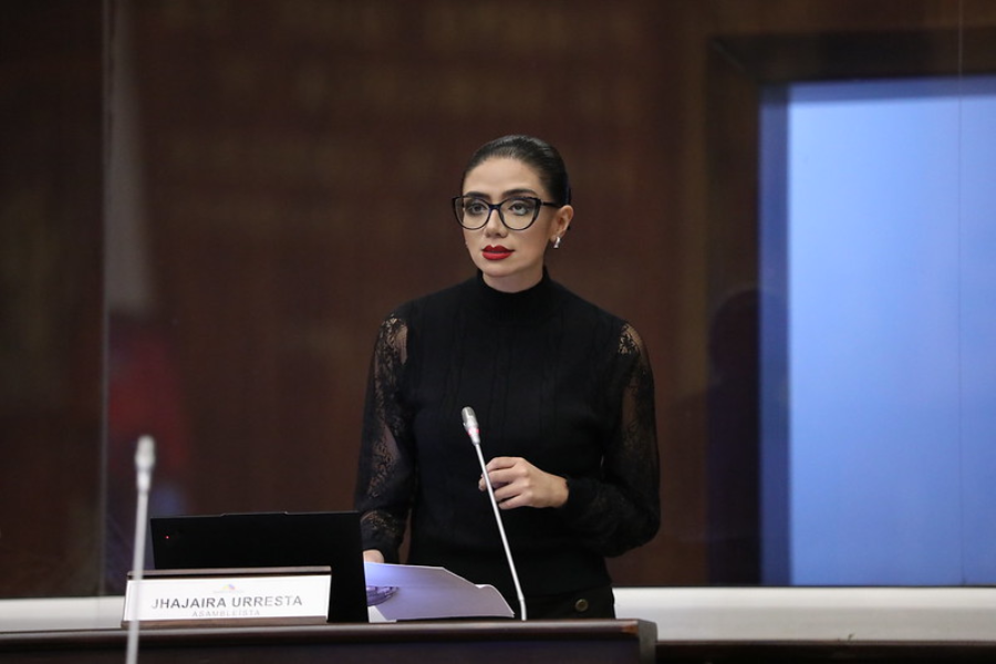 Jhajaira Urresta en el Pleno de la Asamblea.