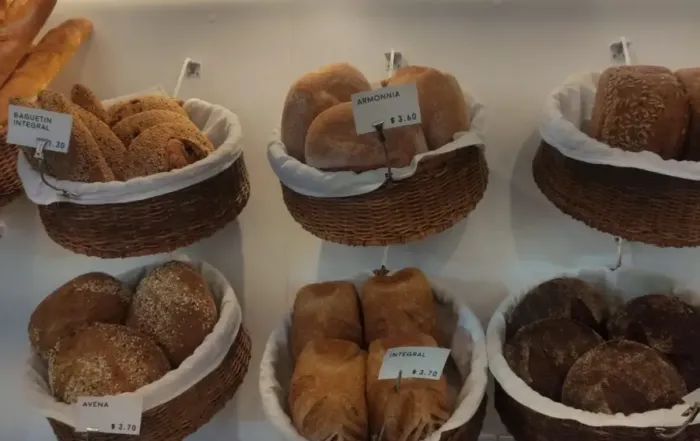 El pan de masa madre es un tipo de pan artesanal elaborado a partir de una fermentación natural.