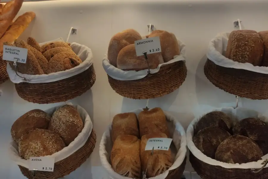 El pan de masa madre es un tipo de pan artesanal elaborado a partir de una fermentación natural.