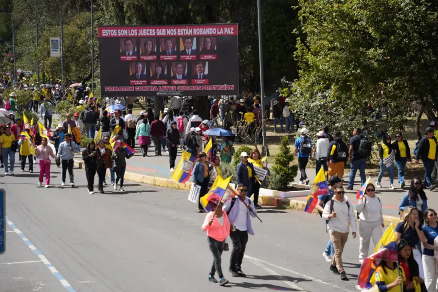marcha del 12 de agosto convocada por Noboa