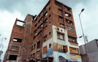 ciudad a medio crecer