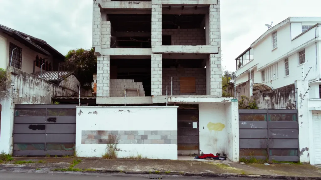 construcción a medias en Quito, antes llamada Quitu