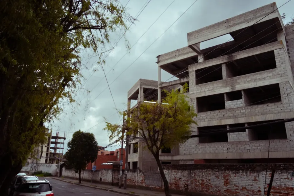 edificio sin enlucir