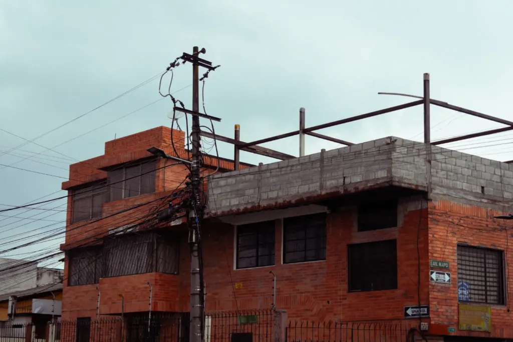 edificios a medio construir en Quito