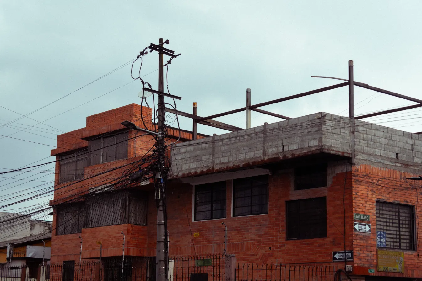 edificios-a-medio-construir-quito edificios a medio construir en Quito