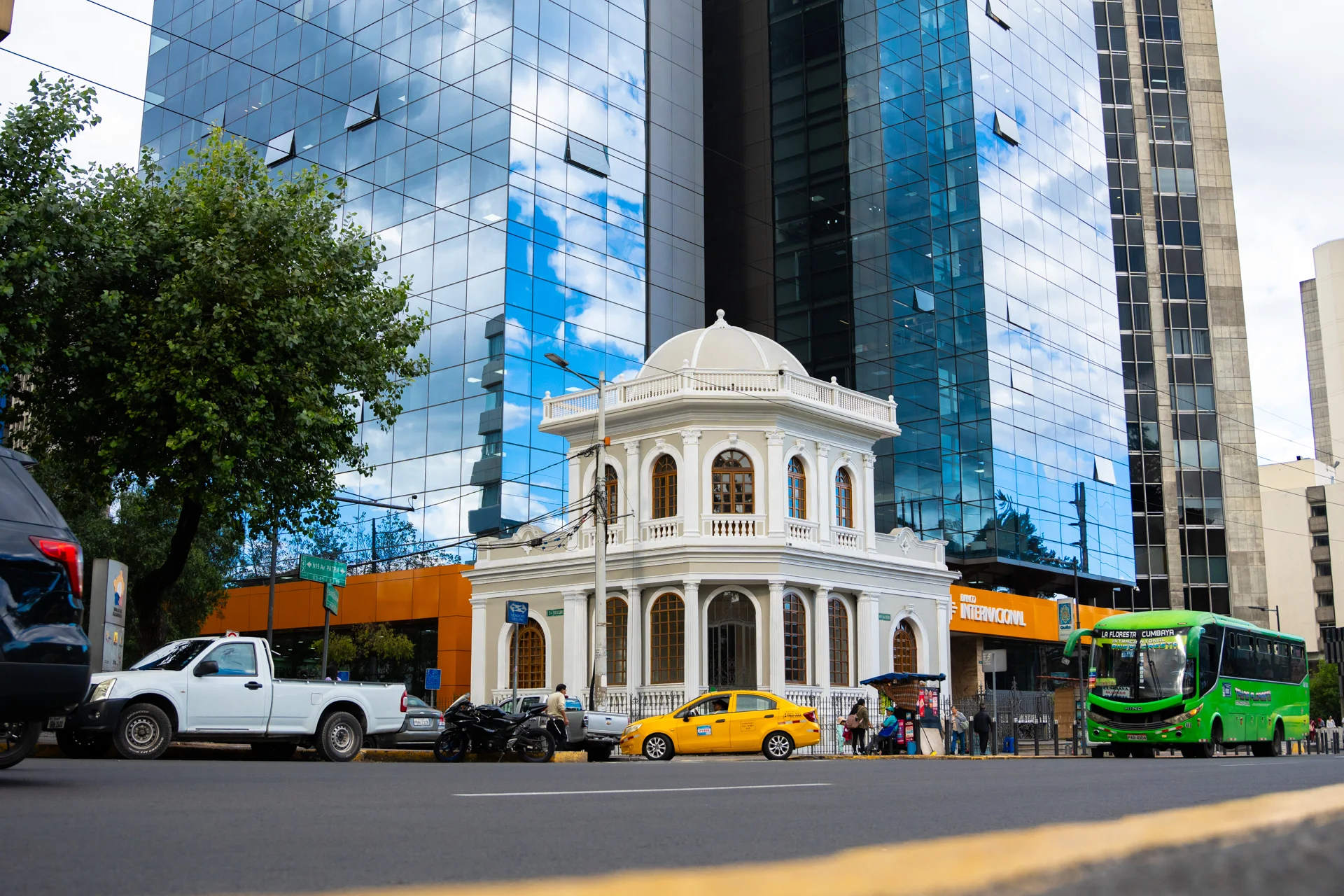 Casa patrimonial en Quito, al pie del Banco Internacional