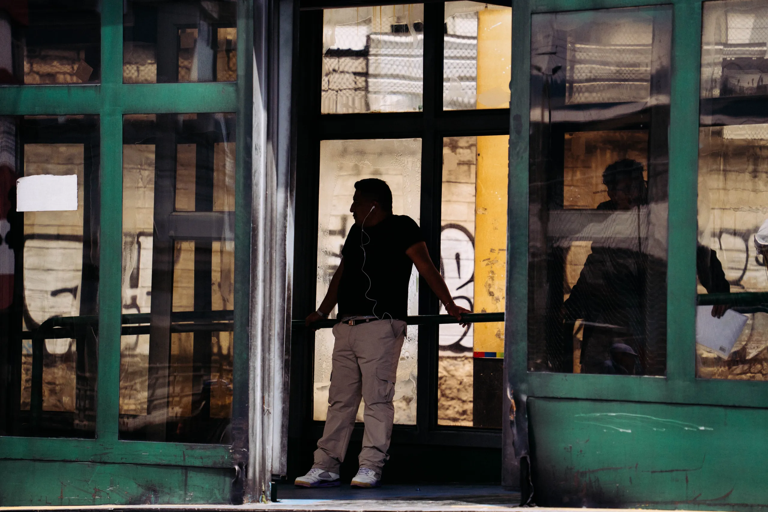 En la espera del bus en Quito