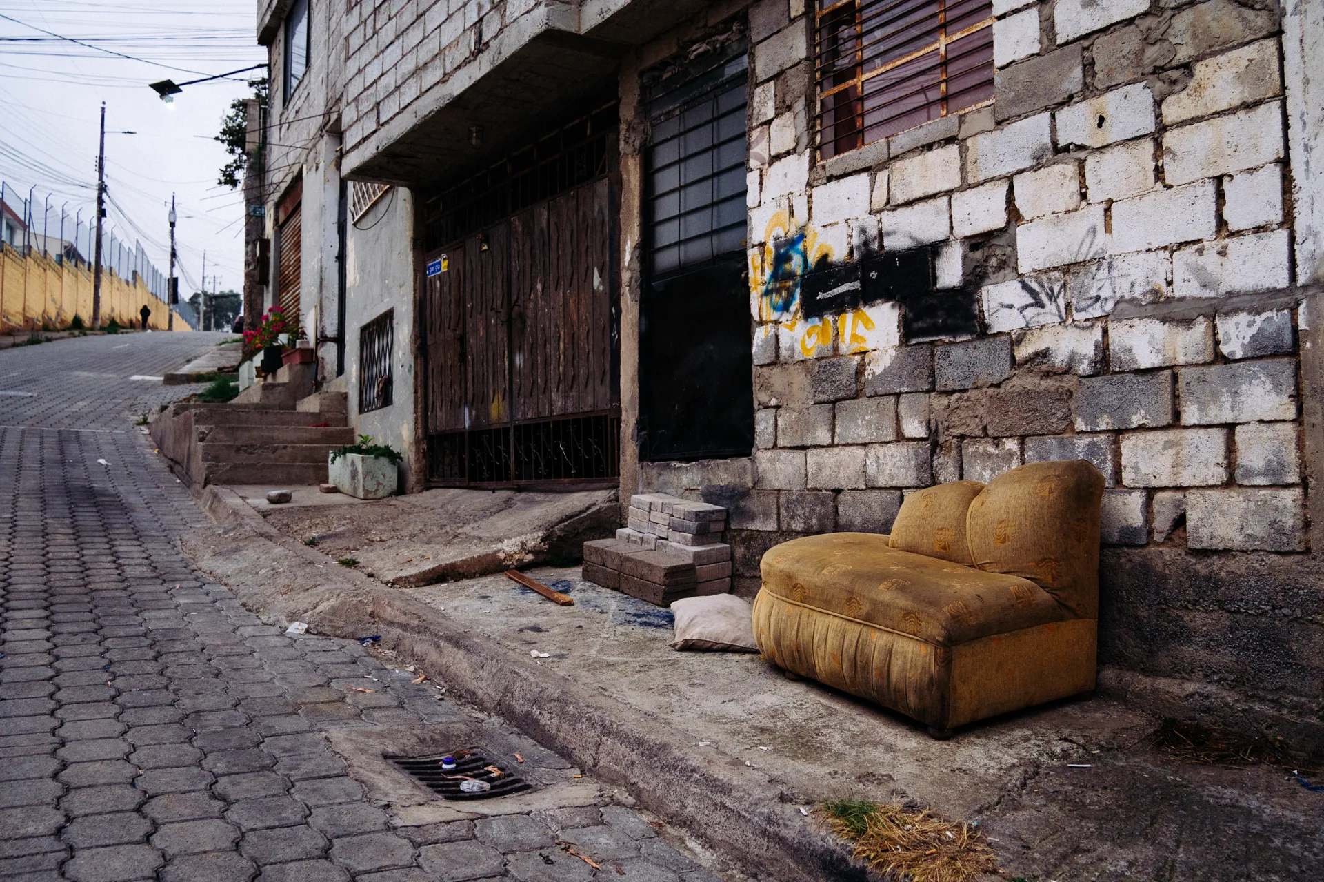 Un sillón en la calle Un sillón en la calle
