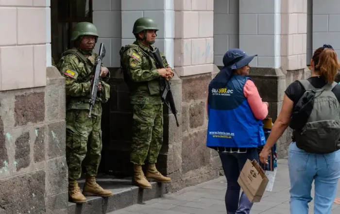 Noboa declara nuevo estado de excepción y dijo que entregará el décimo adelantado.
