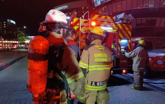 Un carro explotó en el norte de la ciudad de Guayaquil.