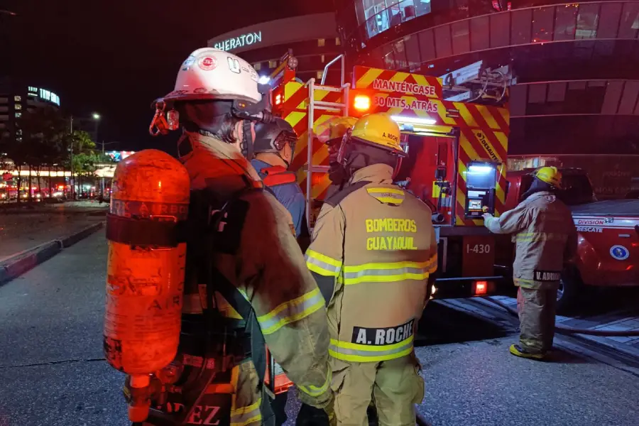 Un carro explotó en el norte de la ciudad de Guayaquil.