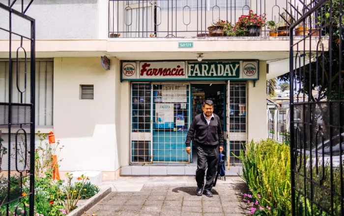 Faraday es una farmacia en la calle Villalengua que lleva 50 años abierta
