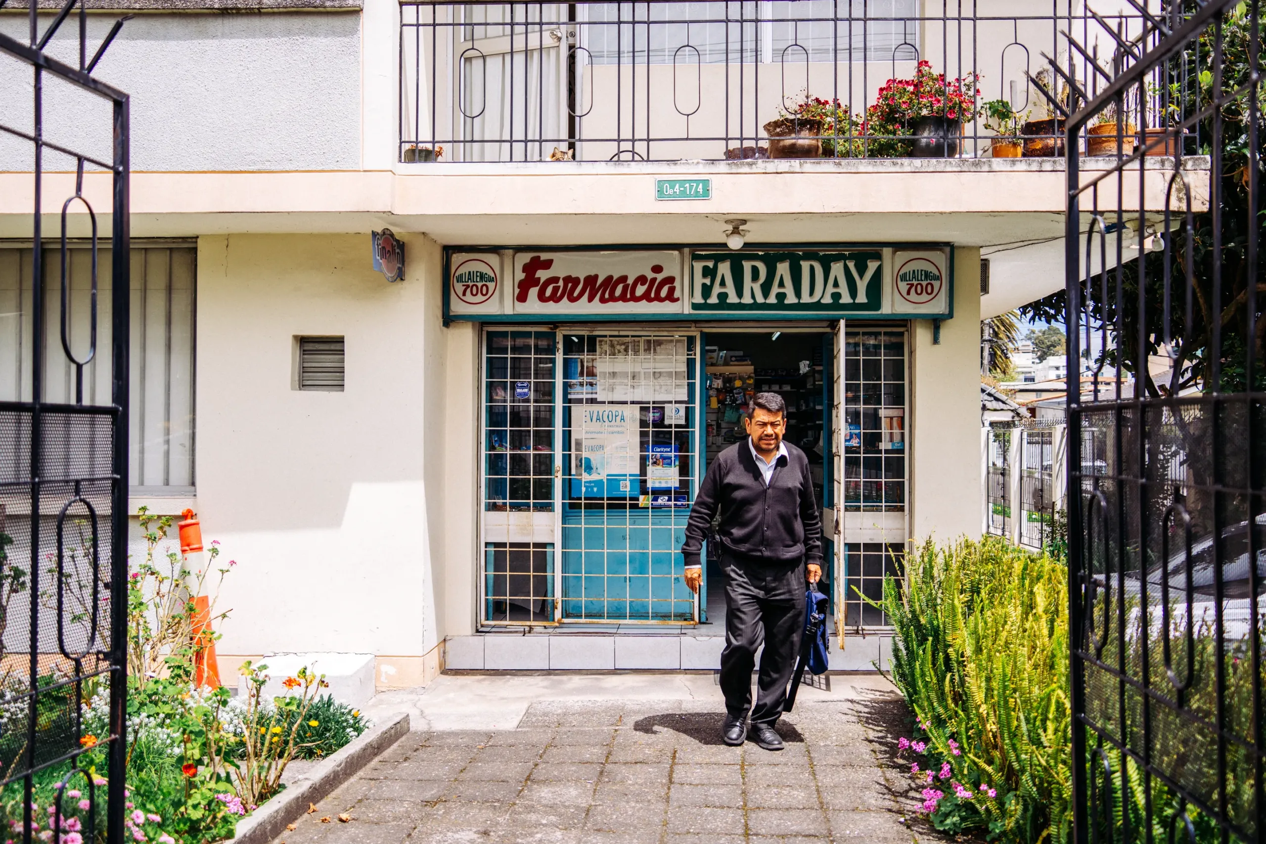 Faraday es una farmacia en la calle Villalengua que lleva 50 años abierta