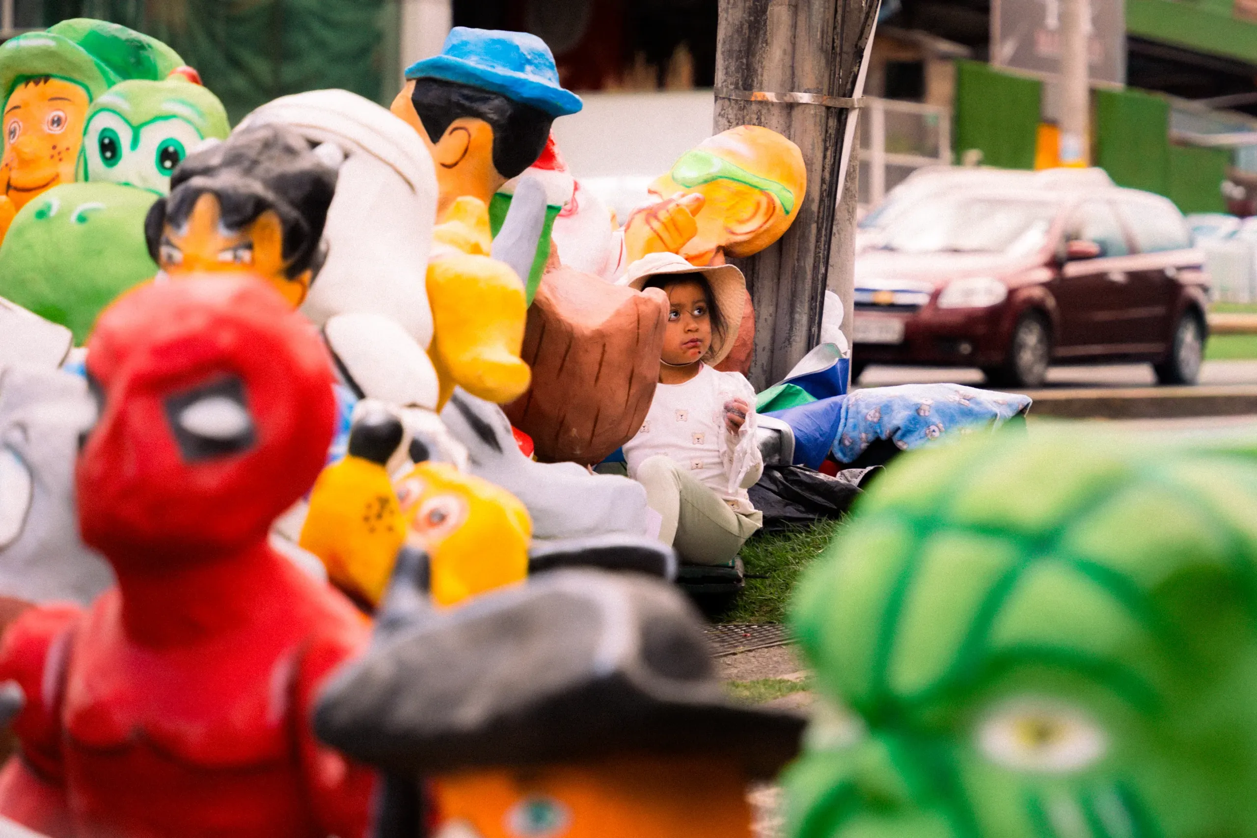 Monigotes en Quito, listos para ser quemados