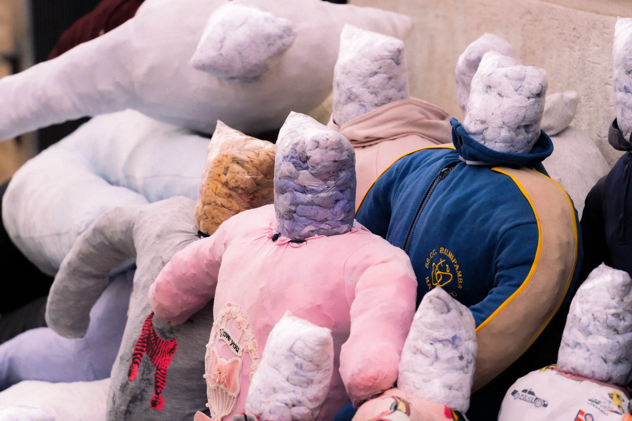 Monigotes de aserr&iacute;n en Quito