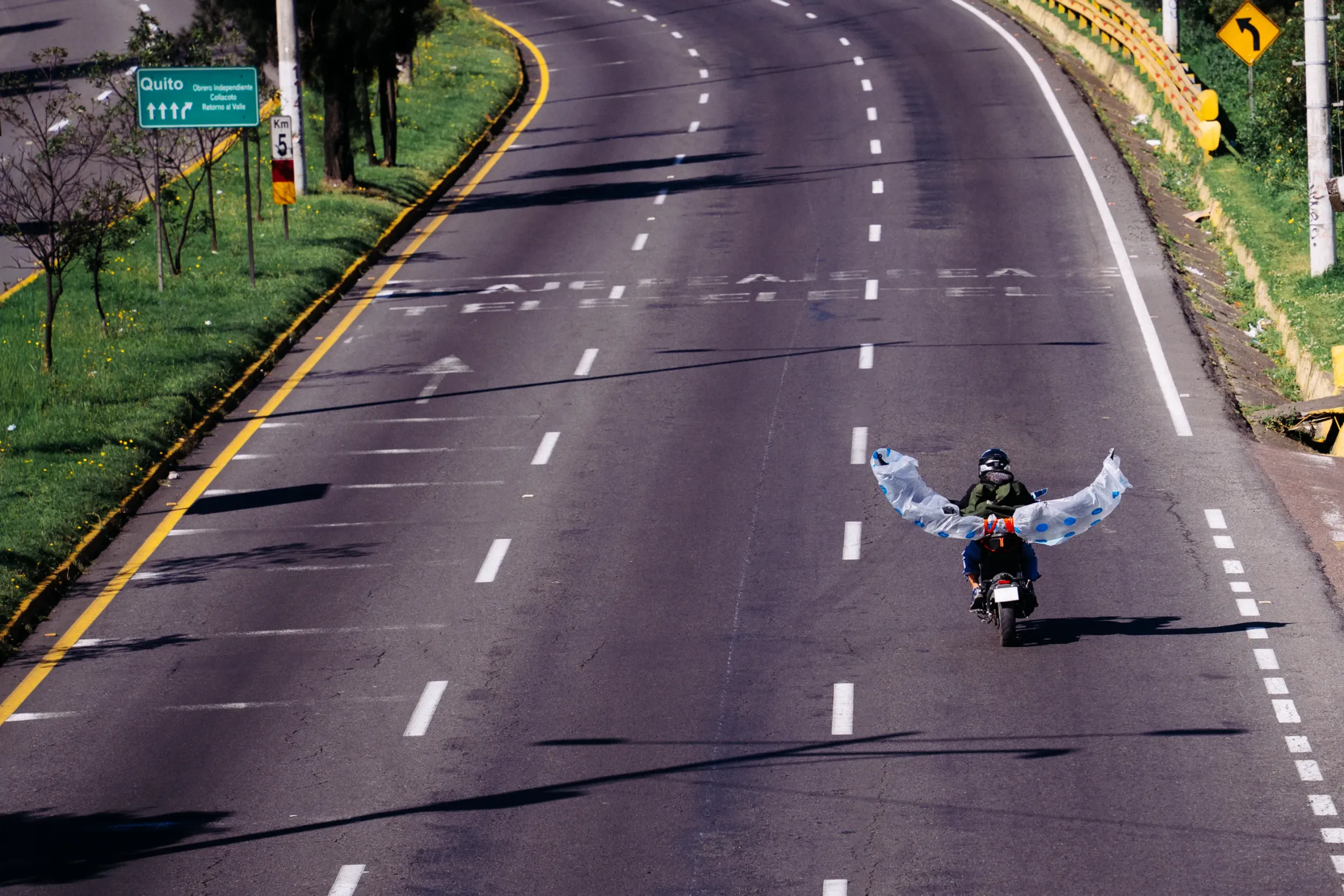 Un particular motorista en la general Rumiñahui Un particular motorista en la general Rumiñahui