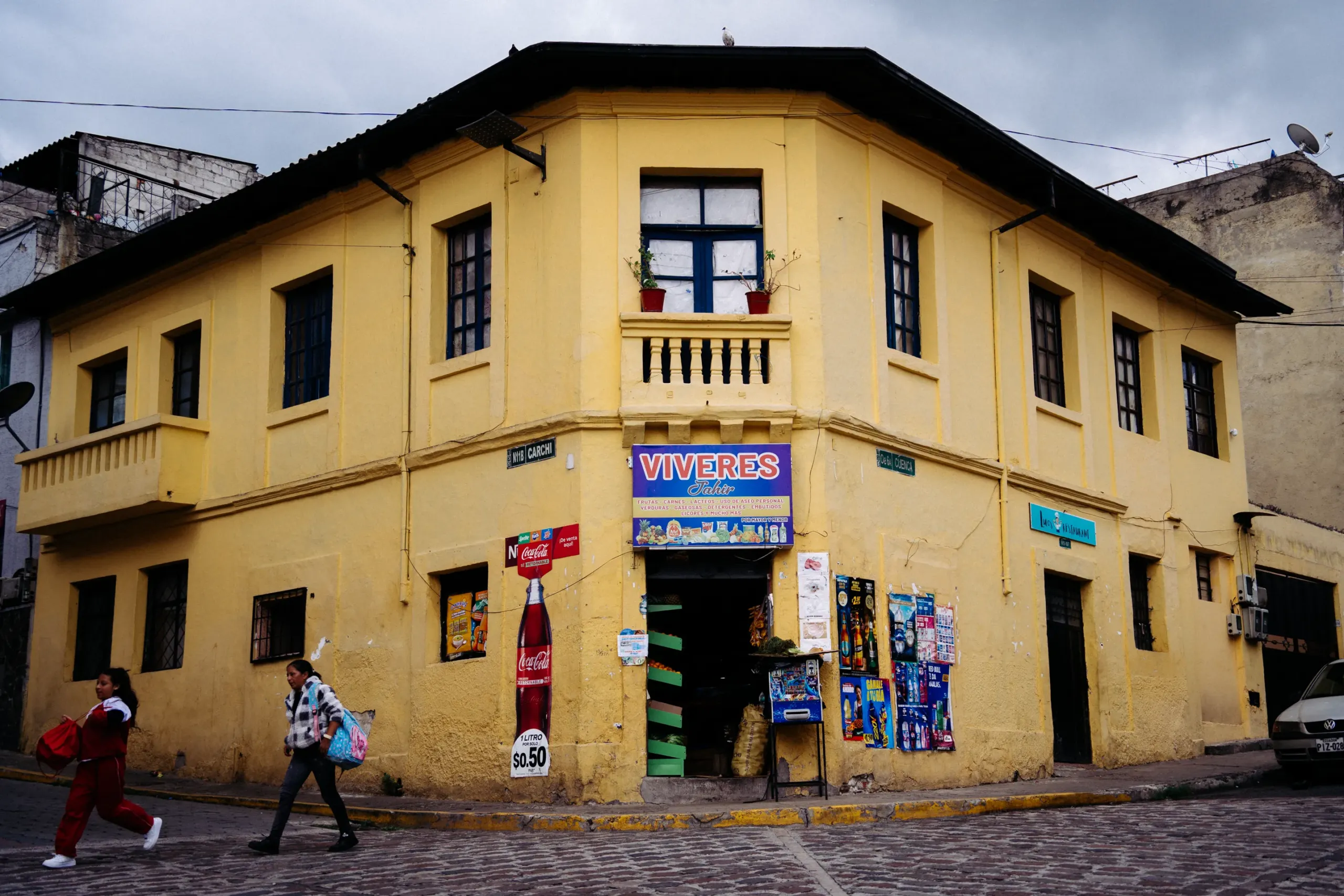 CASAS COLORES SAN JUAN (13 de 17) una tienda de víveres en el barrio de San juan