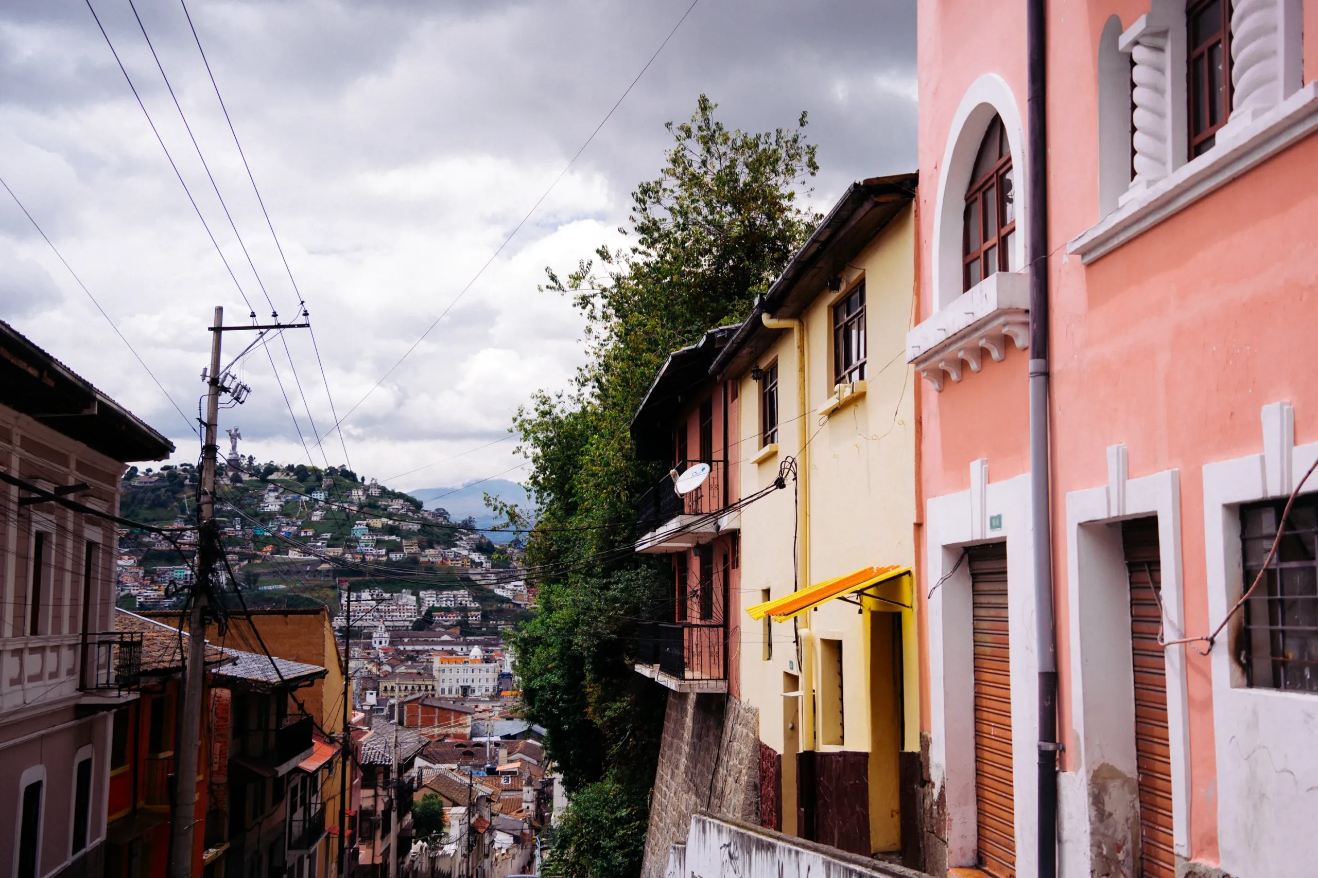 CASAS COLORES SAN JUAN (17 de 17) La paleta cromática urbana es diversa en el centro de Quito