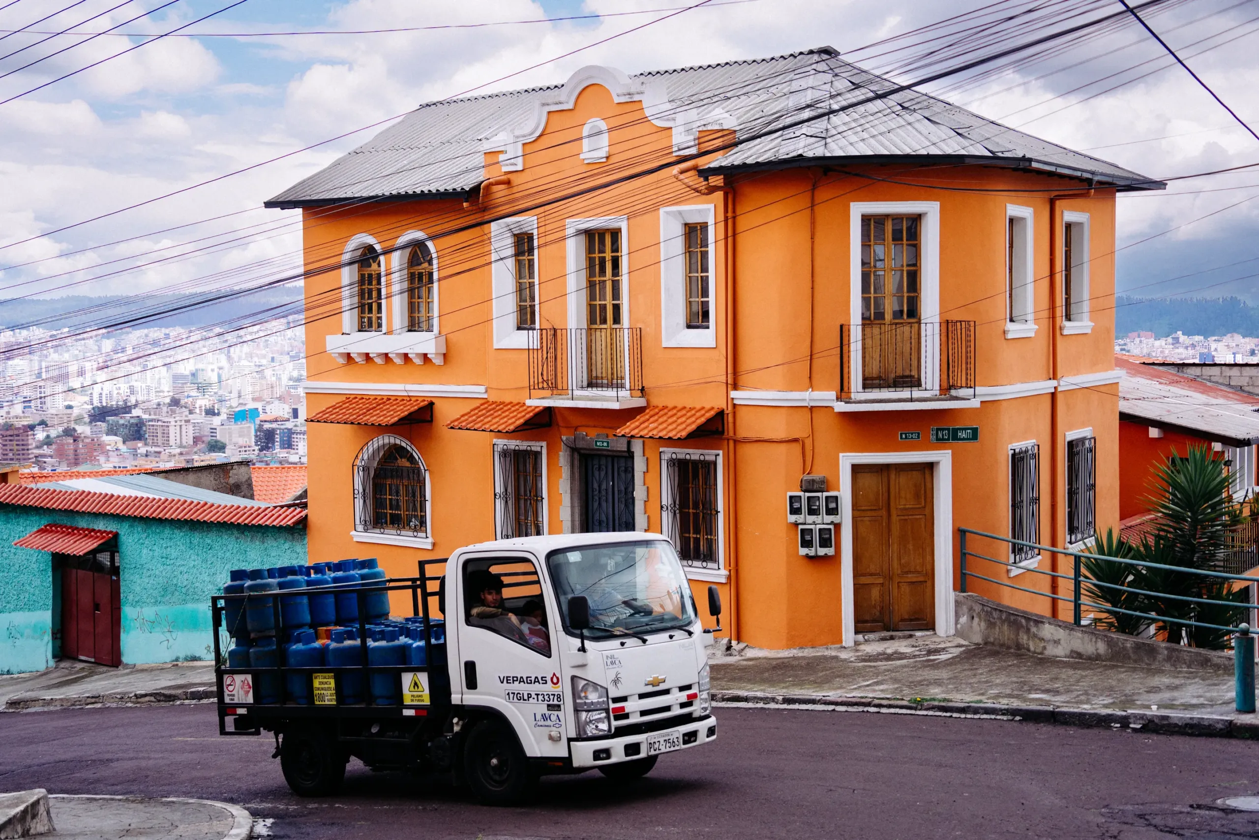 CASAS COLORES SAN JUAN (2 de 17) En el centro histórico de Quito, casas de colores