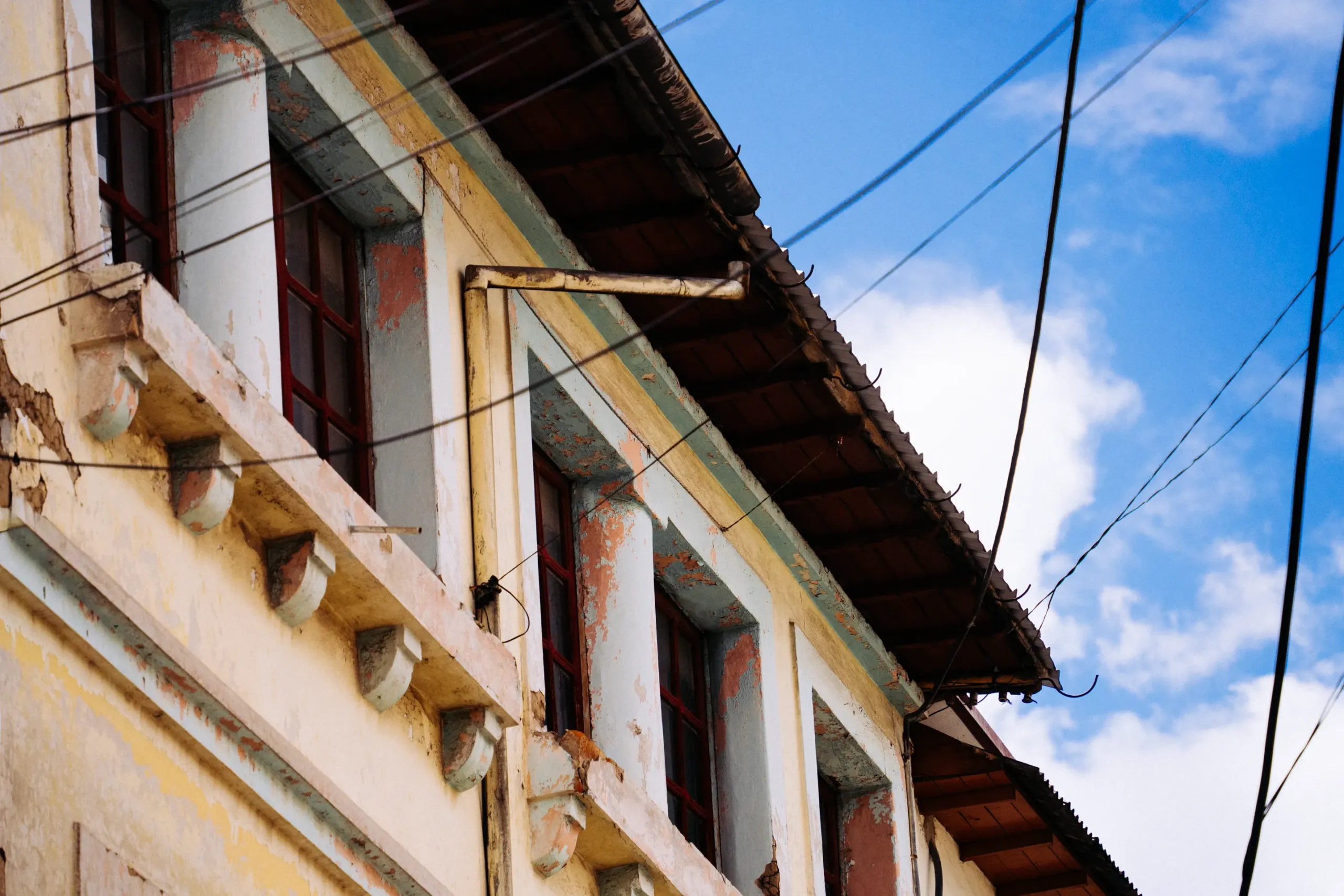 CASAS COLORES SAN JUAN (4 de 17) Una vereda del popular barrio de Quito, con sus casas de colores