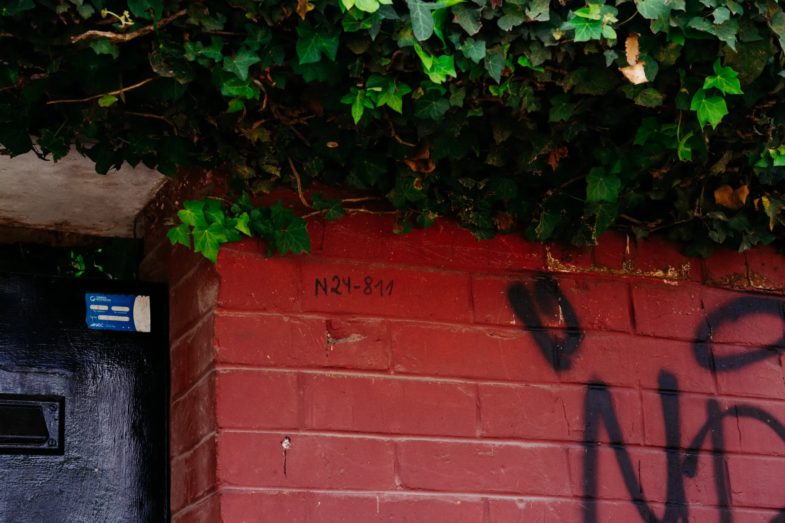 Una casa con su numeraci&oacute;n escrita a mano