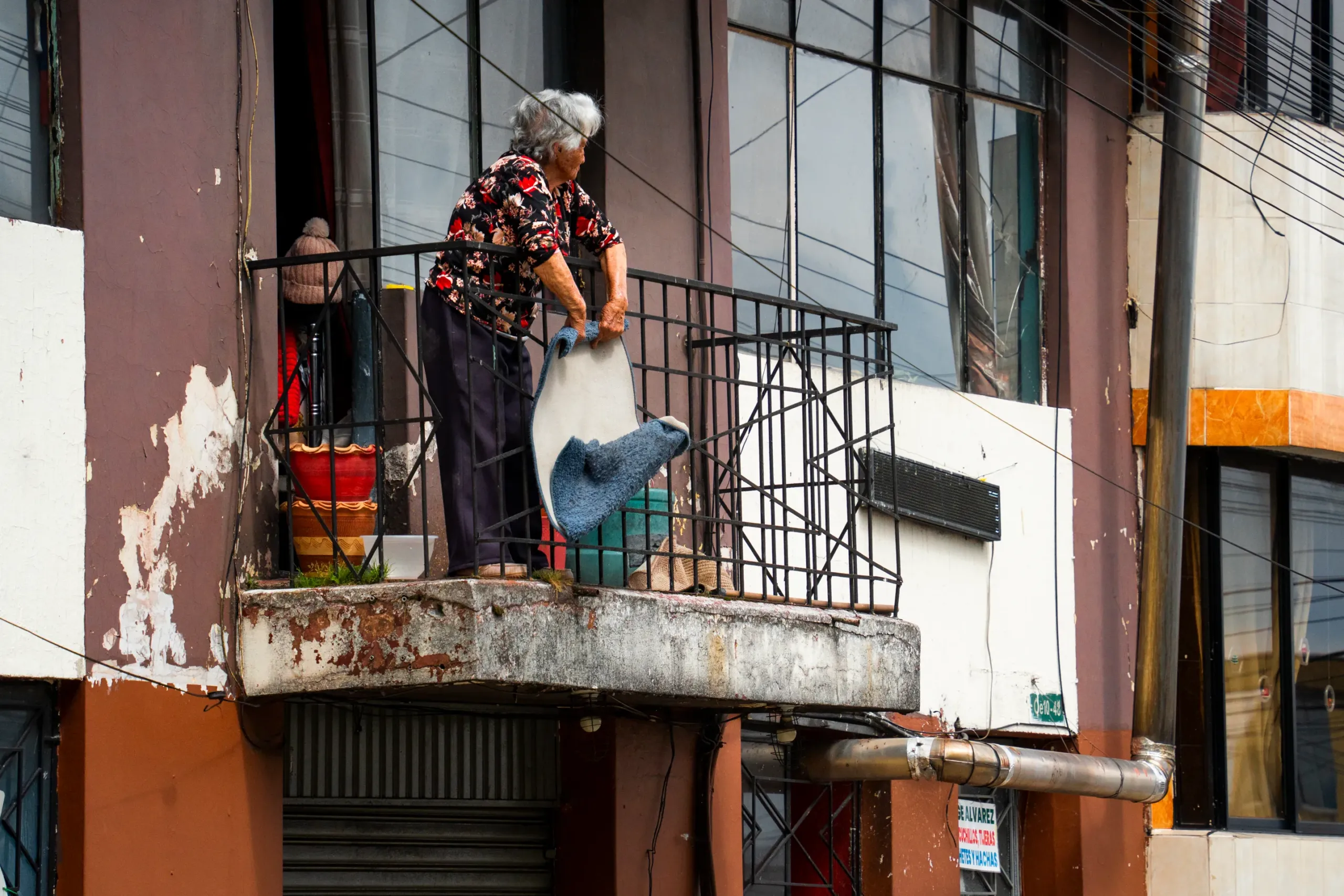 Una señora en su vida cotidiana Una señora en su vida cotidiana