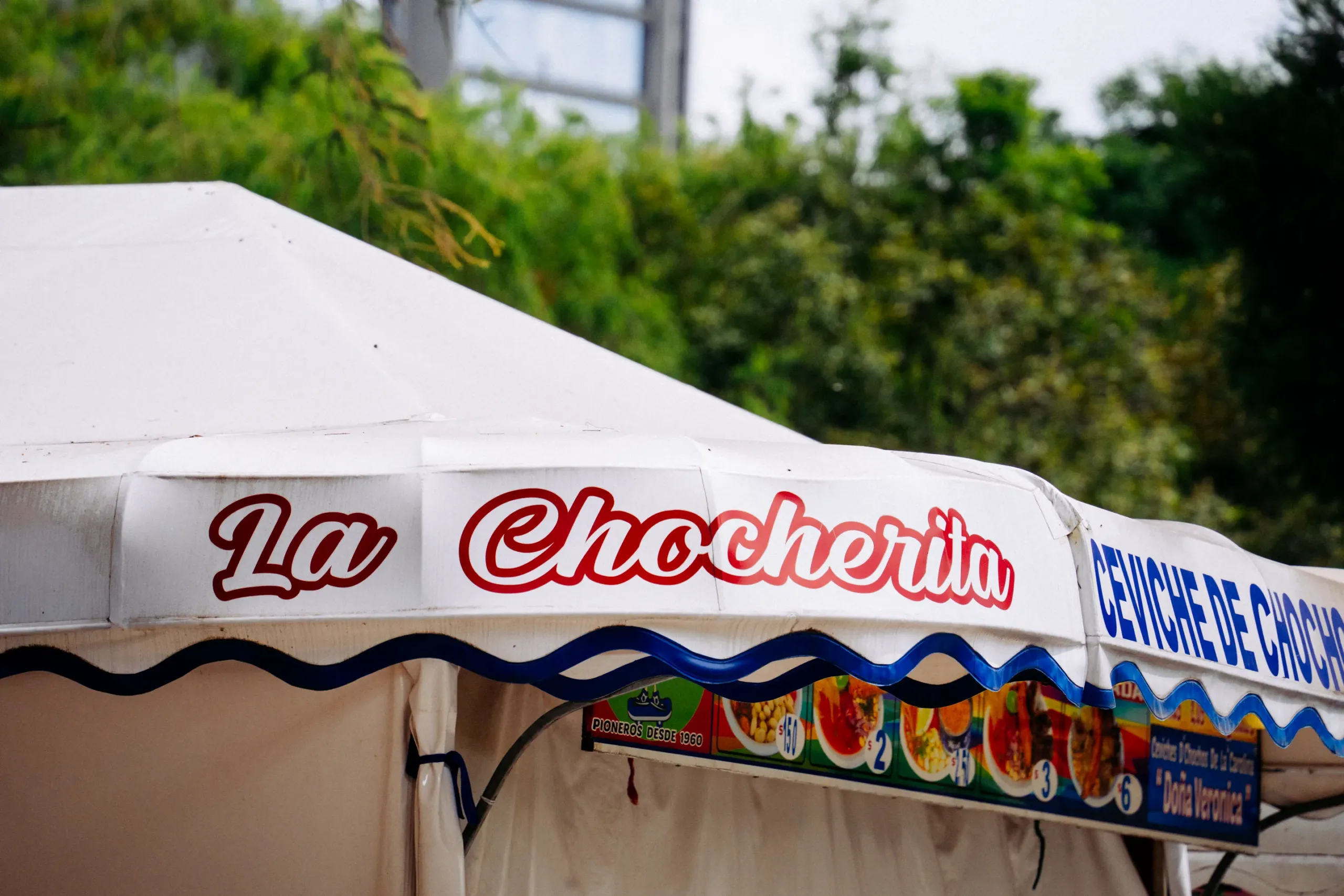 Un puesto de ceviche de chocho en el parque La Carolina