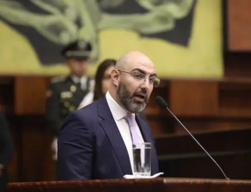 Una defensa gastada en medio de nuevas acusaciones