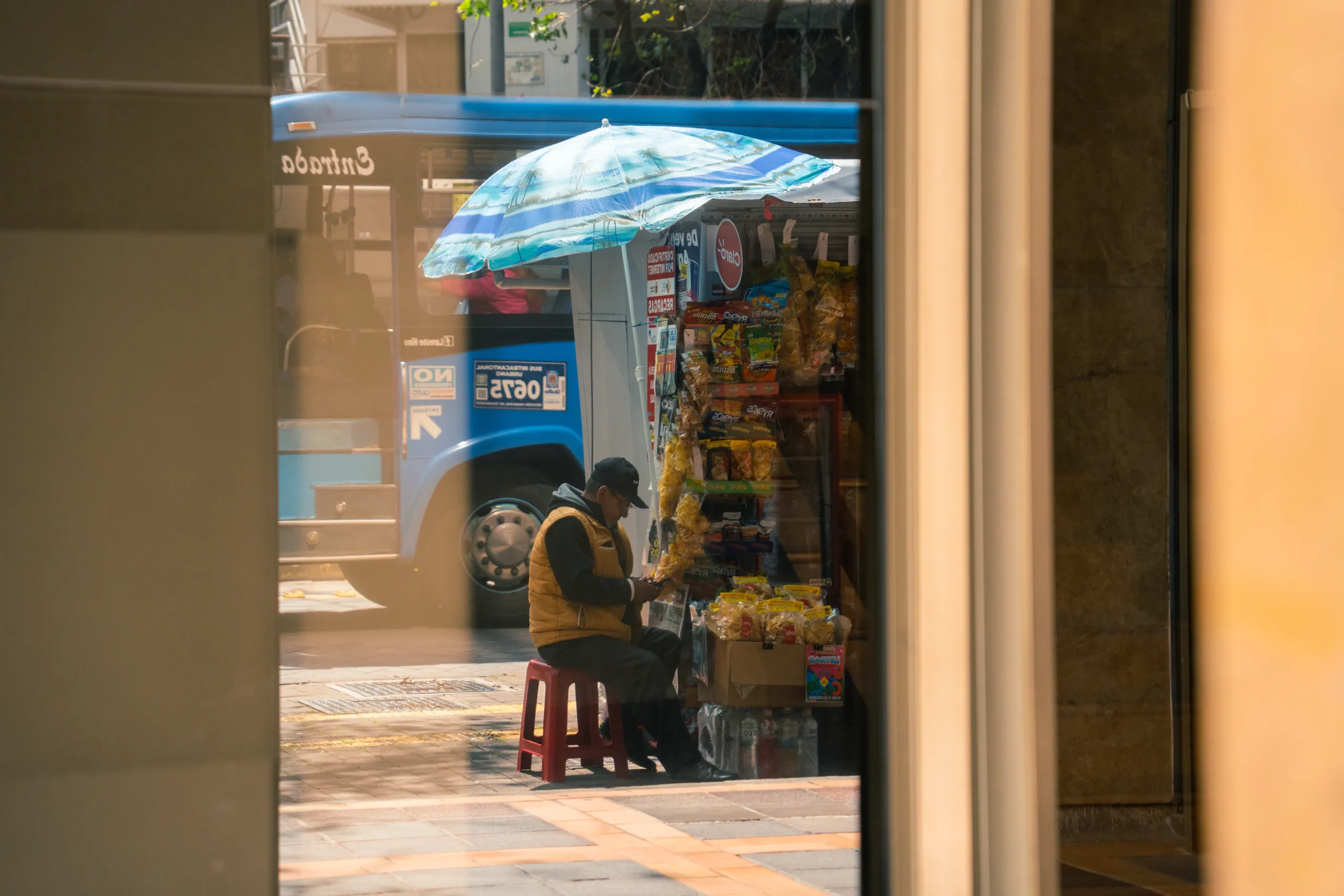 Las papas sin marca, en la vereda