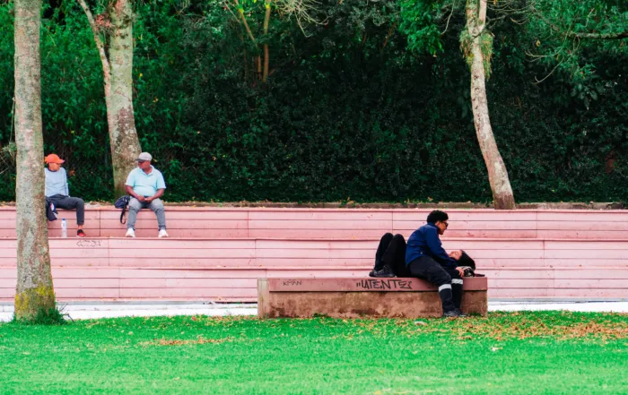 bancas de los parques de Quito