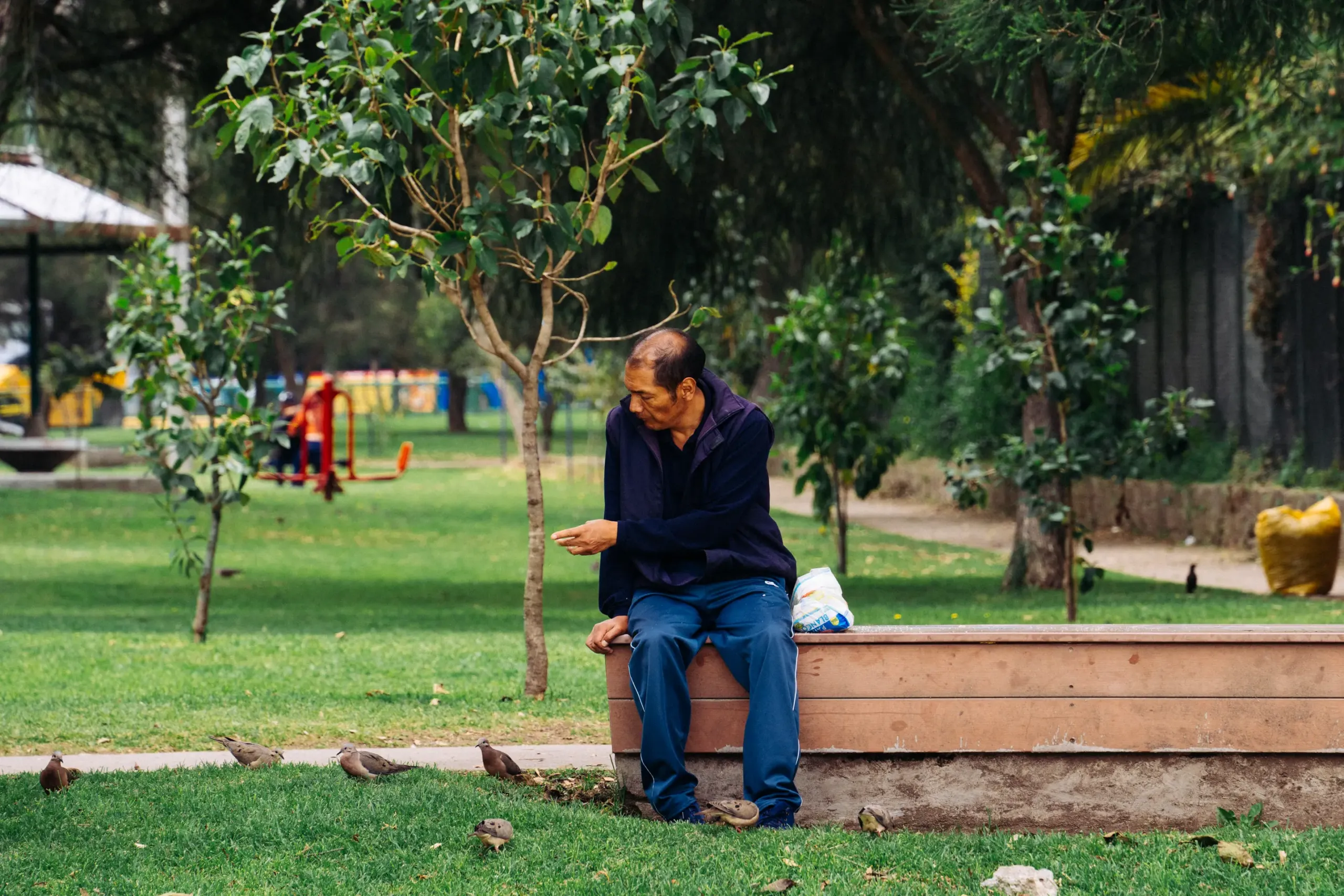 &iquest;Cu&aacute;nta gente entra en una banca de un parque?