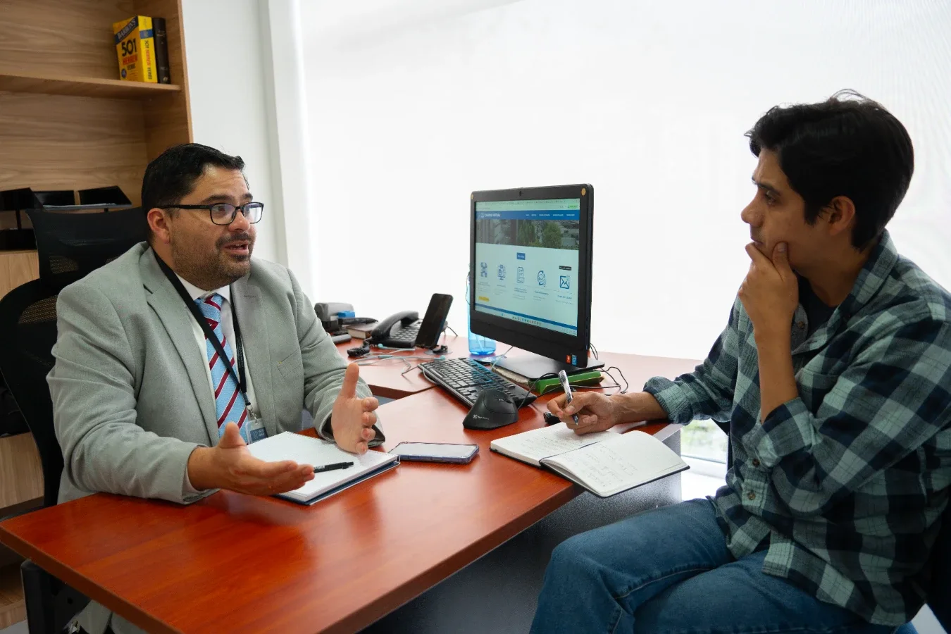 Entrevista a Gabriel Cede&ntilde;o, docente del IAEN. 
