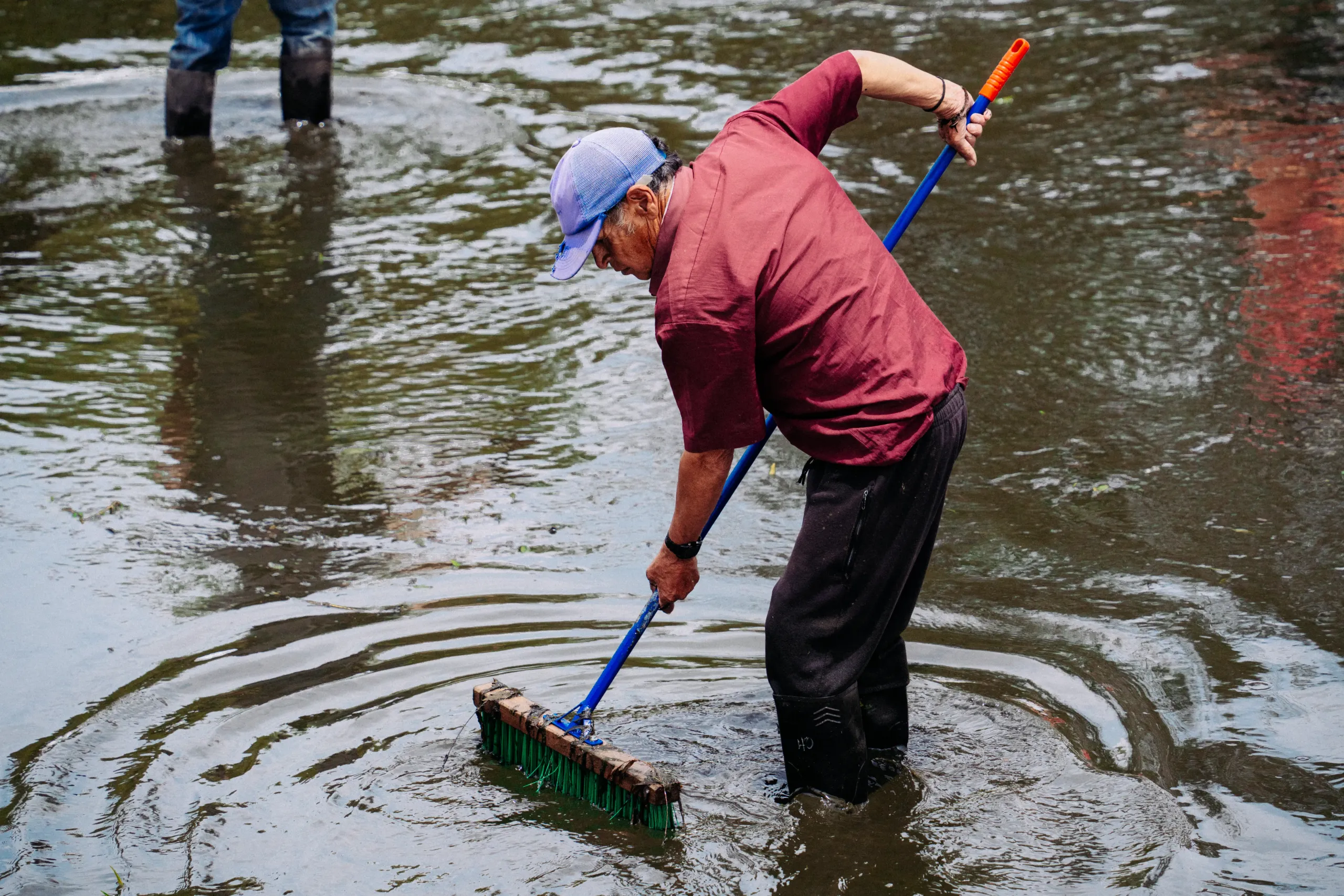 Una vez al año, la laguna es vaciada Una vez al año, la laguna es vaciada