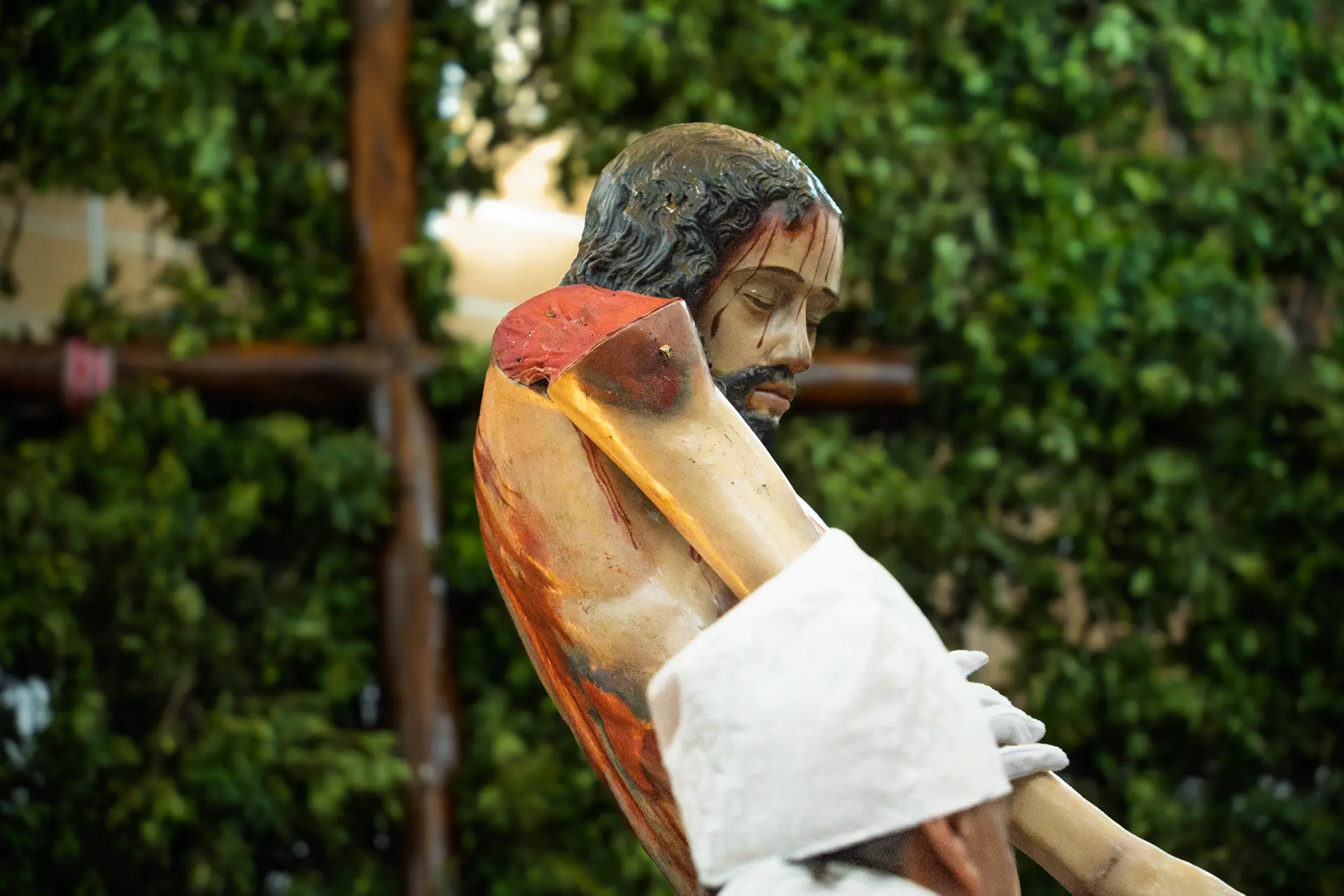 El Cristo articulado, ya descendido de su cruz