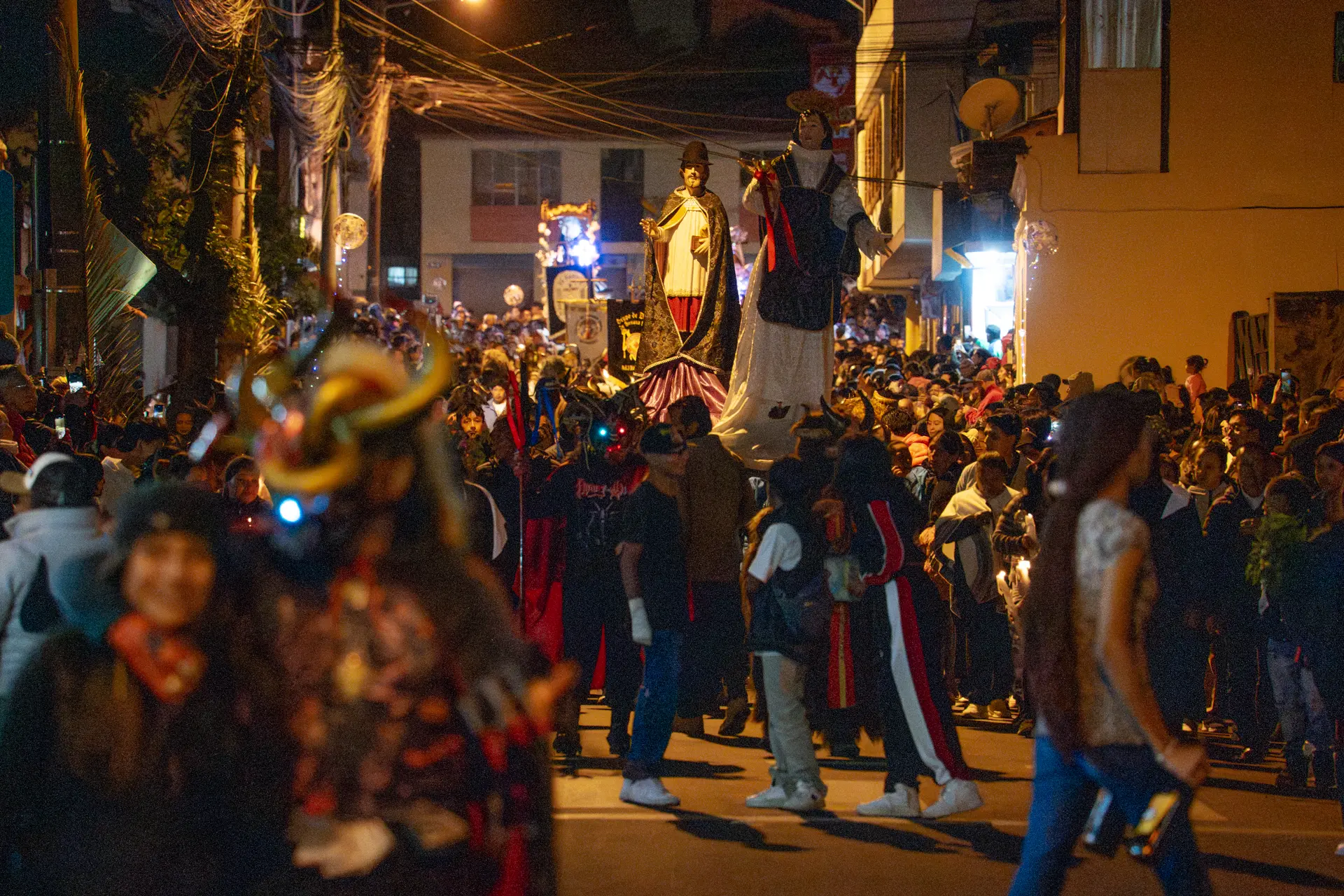 La procesi&oacute;n, ya en las calles
