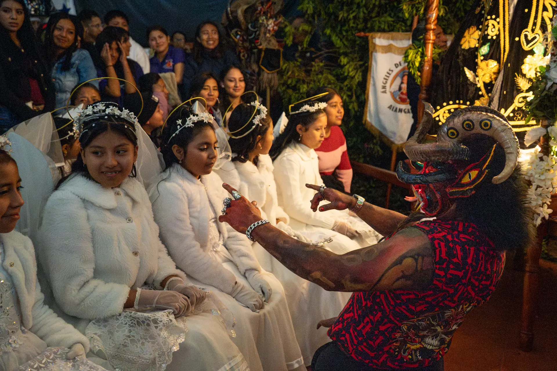 Ni&ntilde;as de la parroquia Santo Tom&aacute;s de Aquino, enfrentadas al diablo
